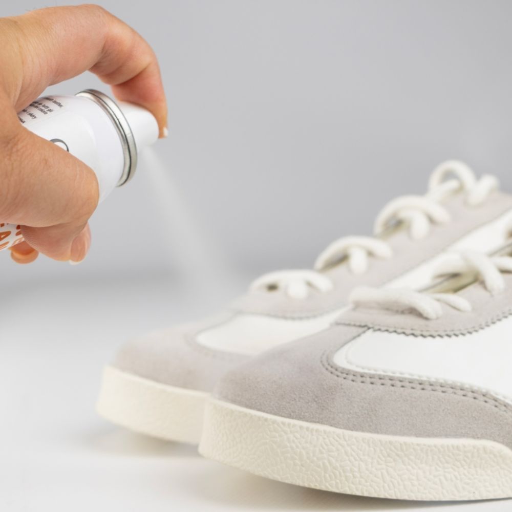 Spray uscat Coccine pentru curatarea locala si absorbtia grasimilor de pe pantofi sport