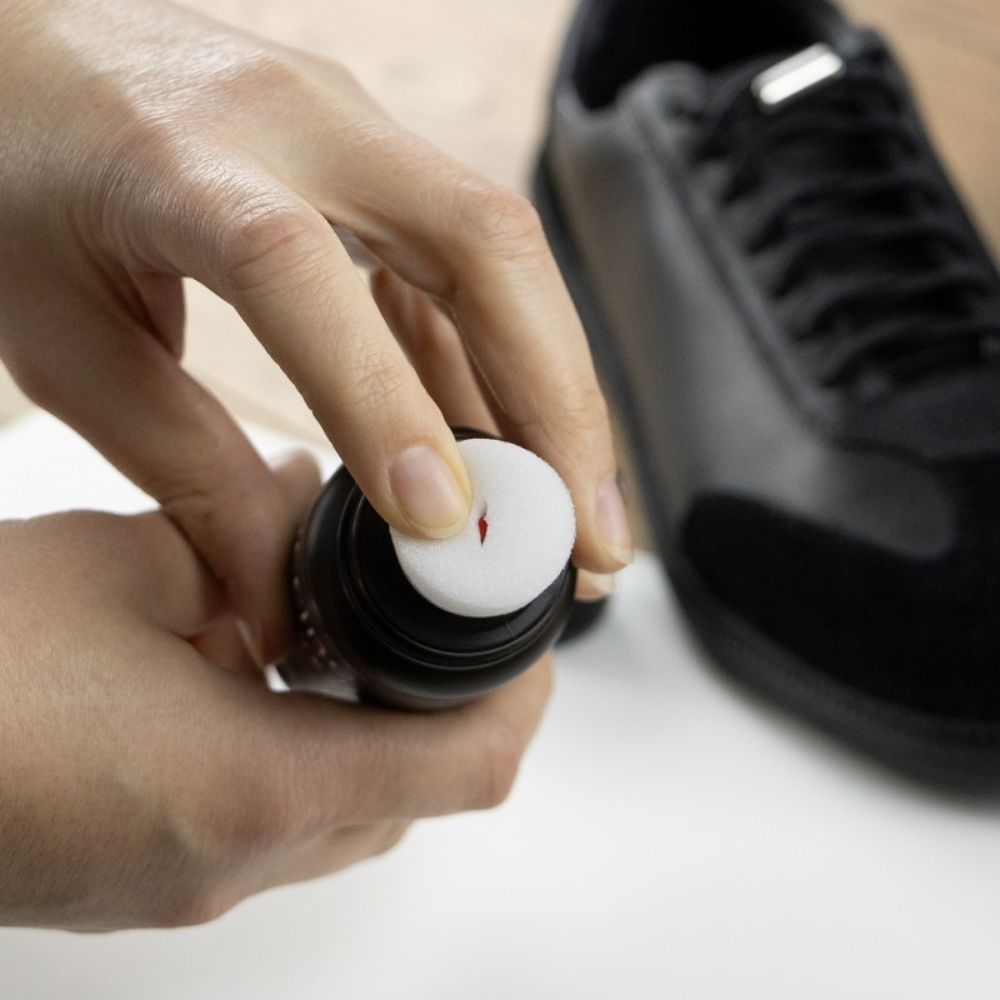 Produs profesional de reimprospatare a culorii incaltamintei Coccine Blackener Sneakers Line
