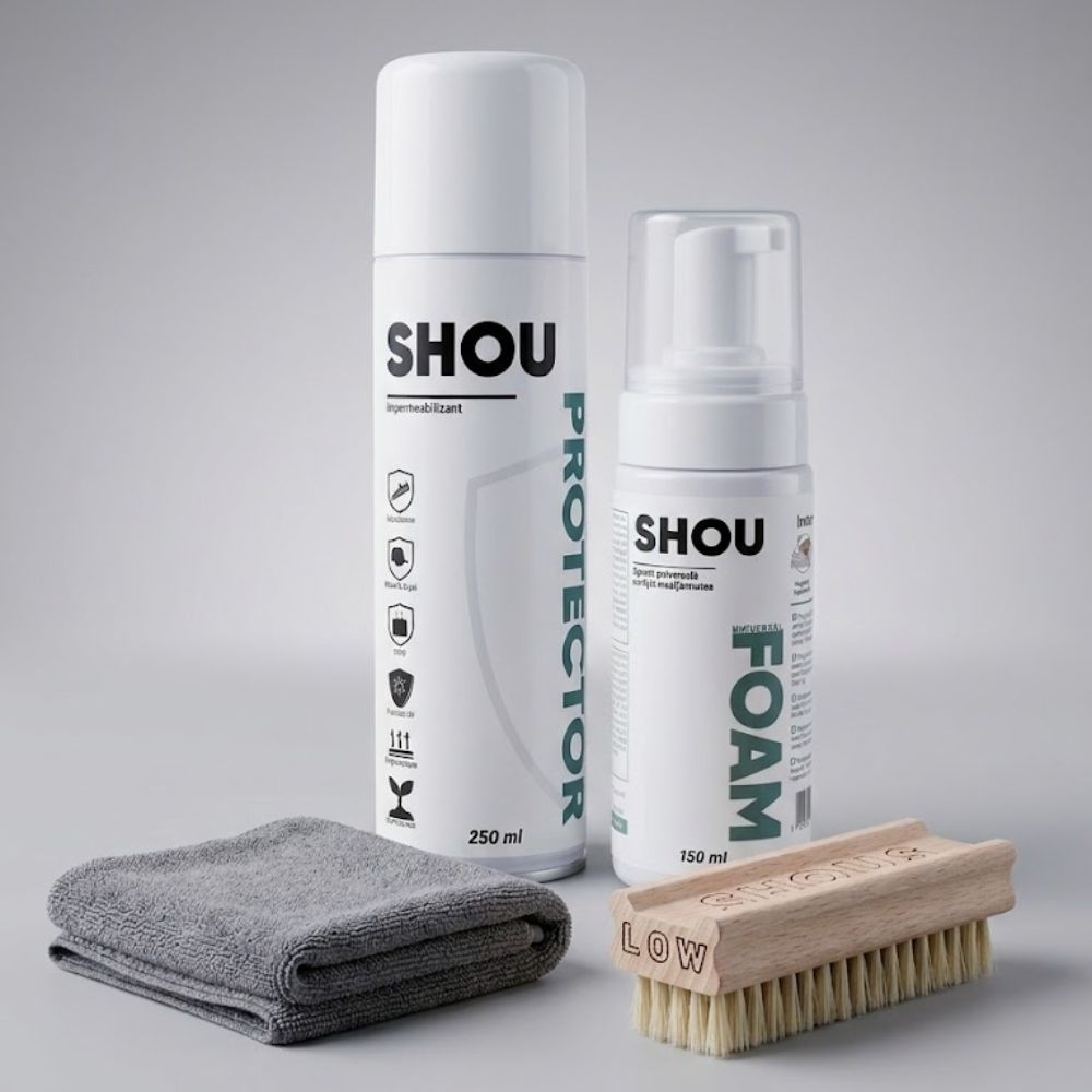 Sistem complet de curatare si protectie SHOU pentru pantofi, incluzand tubul de spray de impermeabilizare, spuma universala de curatat, peria premium moale Shou Low si laveta absorbanta
